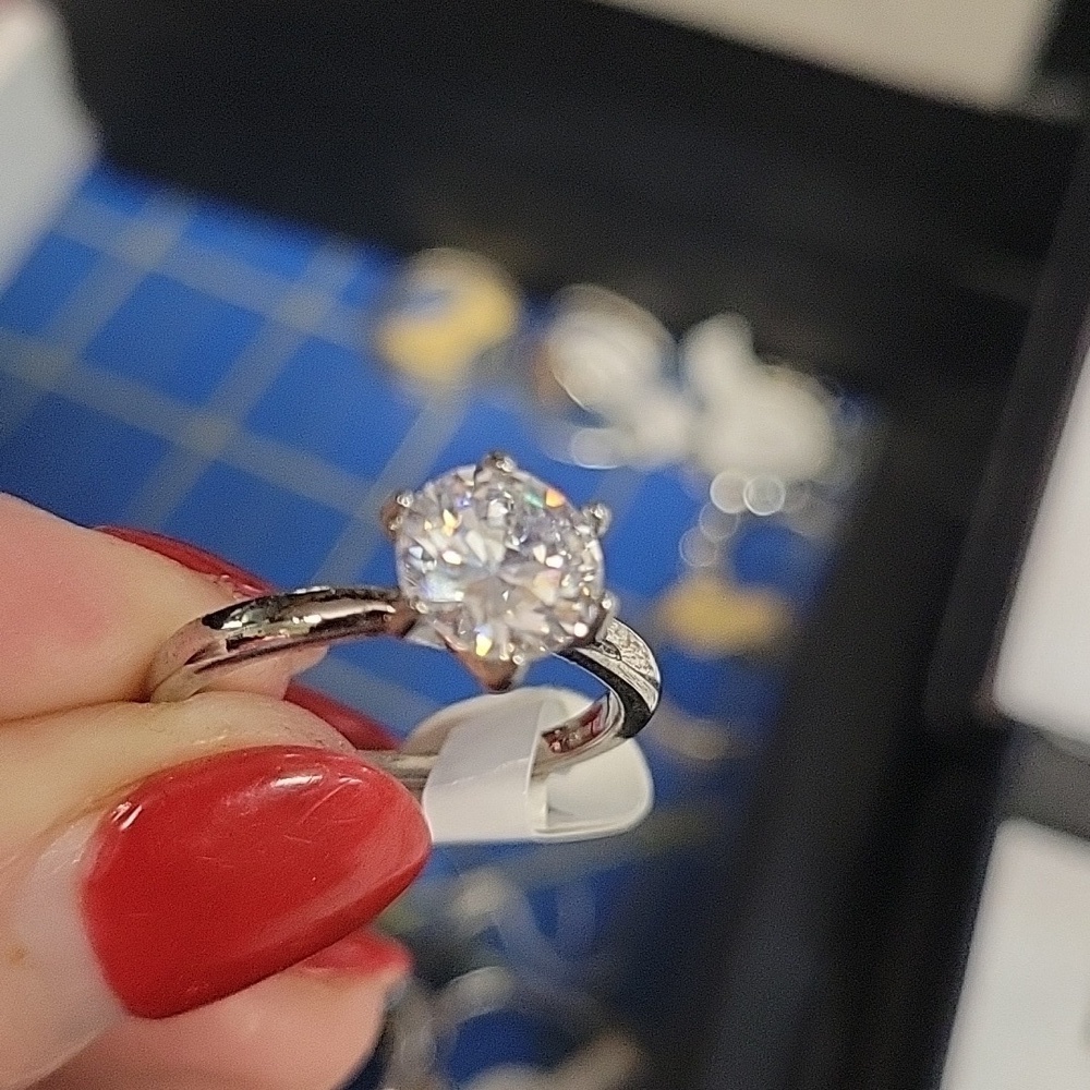 Solitaire Faux Diamond Cocktail Silver Tone Ring Size 8